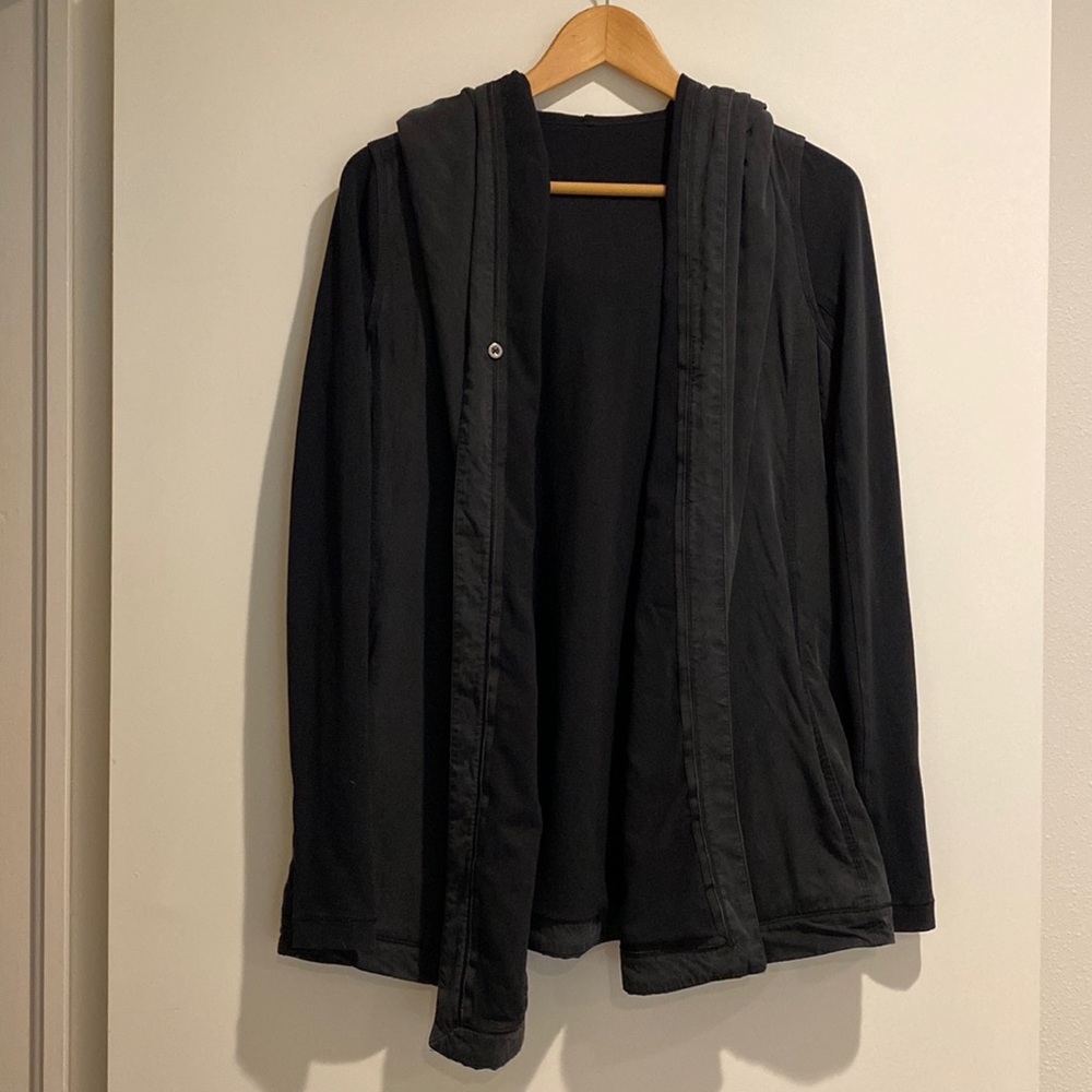 Lululemon black long wrap jacket sz 4
